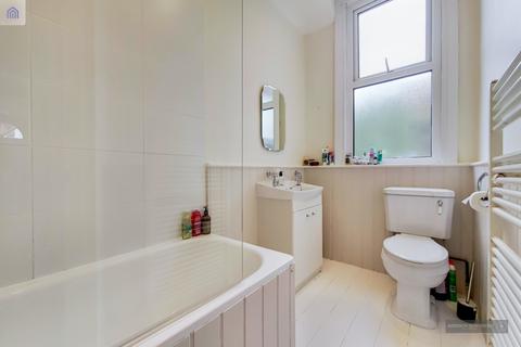 99 Princes Avenue, London, N22 7SB