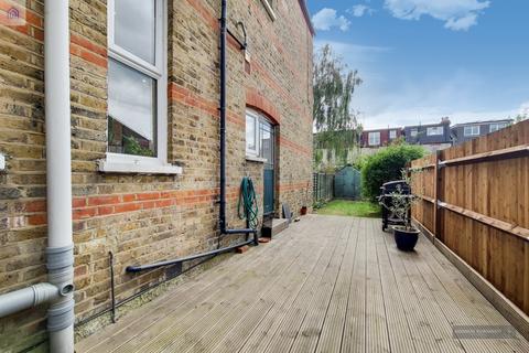 99 Princes Avenue, London, N22 7SB