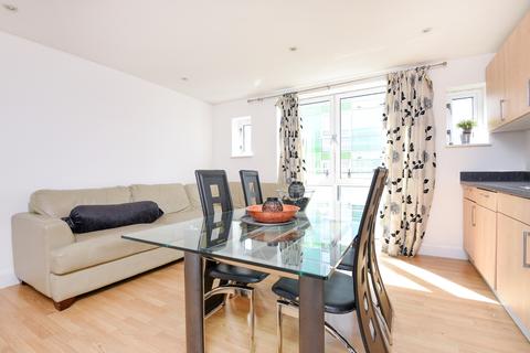 3 bedroom apartment to rent - Cowleaze Road, Kingston upon Thames, KT2