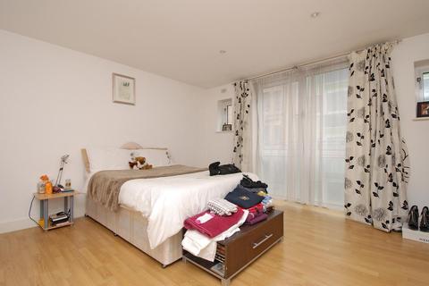 3 bedroom apartment to rent - Cowleaze Road, Kingston upon Thames, KT2