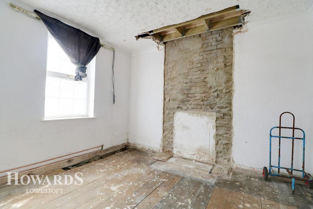 Selby Street, Lowestoft 3 bed terraced house £120,000