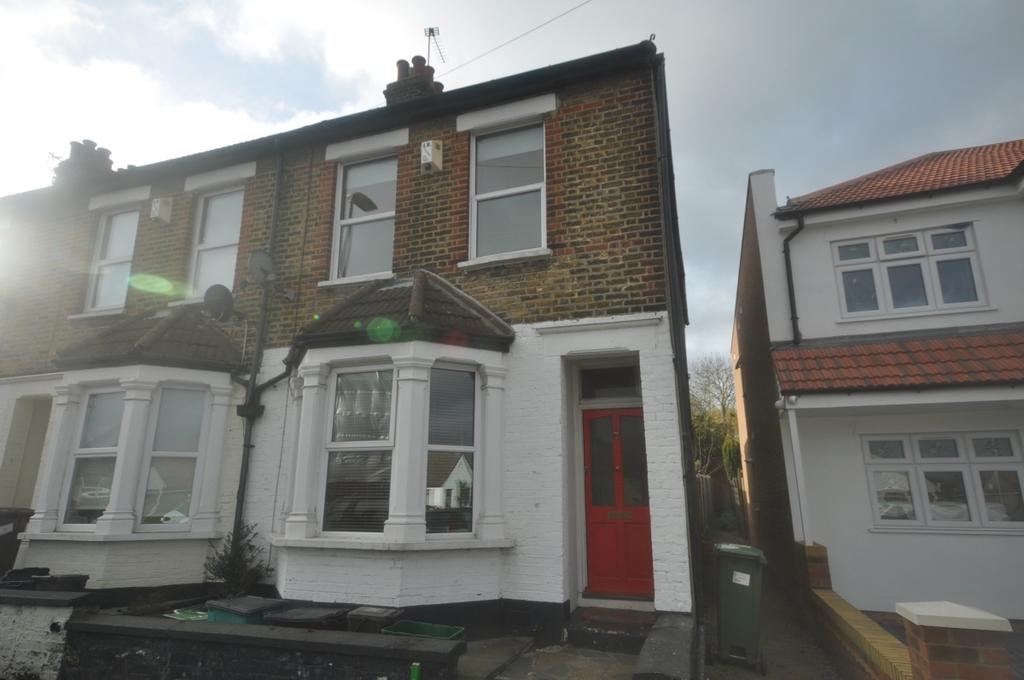Edison Road Welling DA16 2 bed end of terrace house £1,250 pcm (£288 pw)