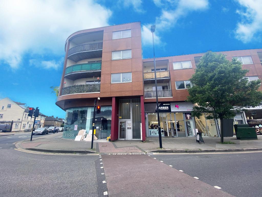 Bell Road, Hounslow, TW3 3 NX