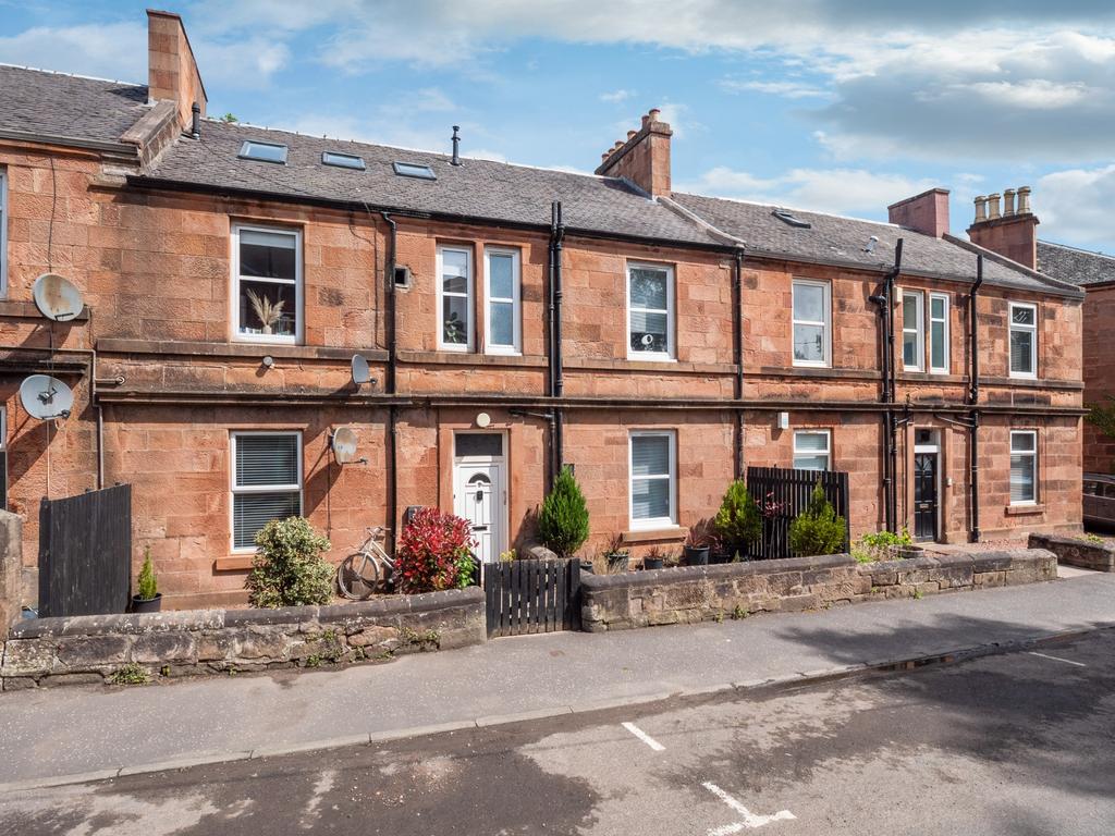 Flat 0/1, Langside Road, Bothwell, Glasgow, G71 8NG 1 bed flat £65,000