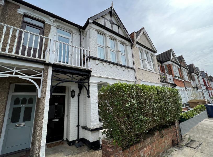 SQUIRES LANE, FINCHLEY, N3 2 bed flat £425,000