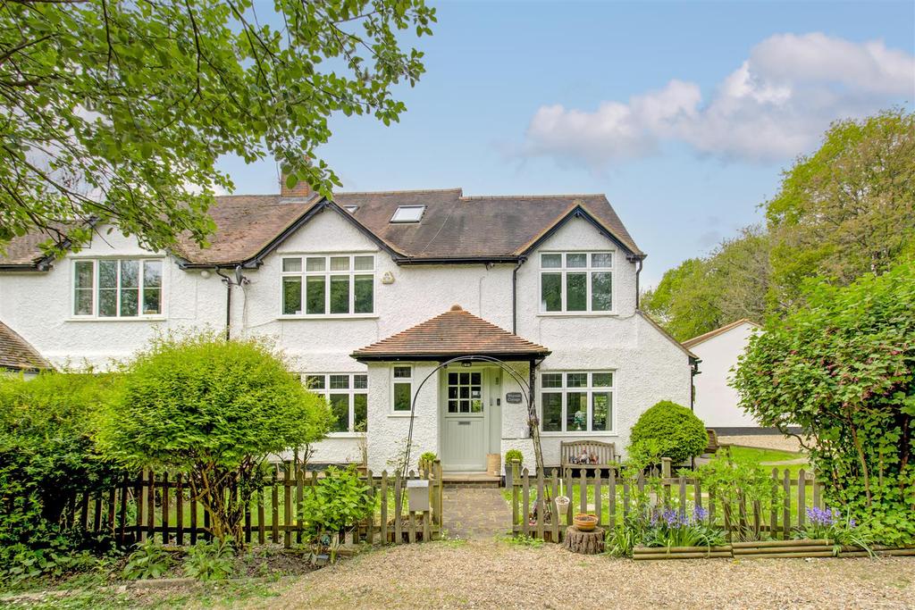 Watling Street, Radlett, Hertfordshire, WD7 5 bed semidetached house