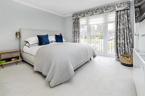 17 Folly Close, Radlett, WD7 8DR
