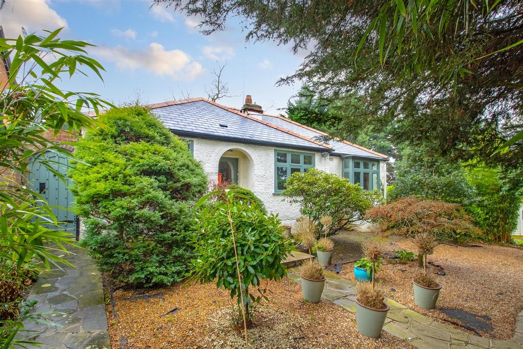 Potters Lane, Borehamwood, Hertfordshire, WD6 2 bed bungalow £800,000
