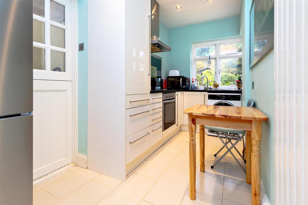 Potters Lane, Borehamwood, Hertfordshire, WD6 2 bed bungalow £800,000