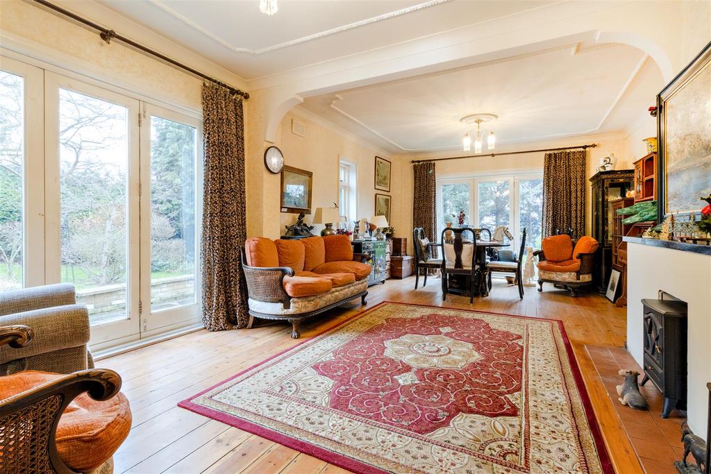 Potters Lane, Borehamwood, Hertfordshire, WD6 2 bed bungalow £800,000