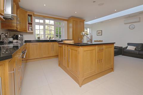 undefined, The Rose Walk, Radlett, Hertfordshire, WD7