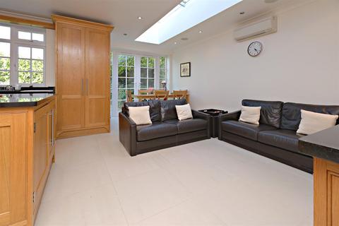 undefined, The Rose Walk, Radlett, Hertfordshire, WD7