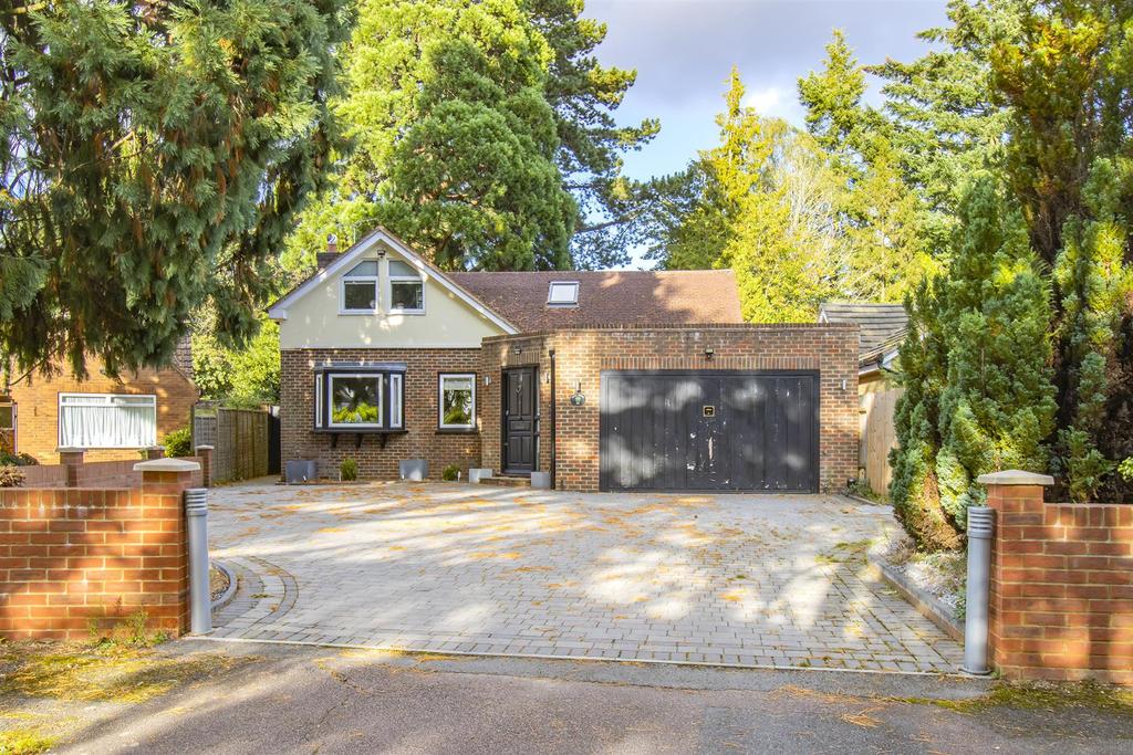 Williams Way, Radlett, Hertfordshire, WD7 4 bed detached house £1,400,000