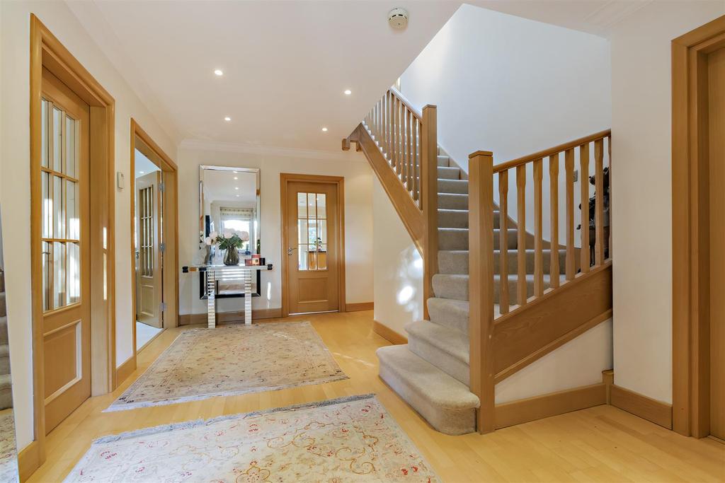 Williams Way, Radlett, Hertfordshire, WD7 4 bed detached house £1,400,000