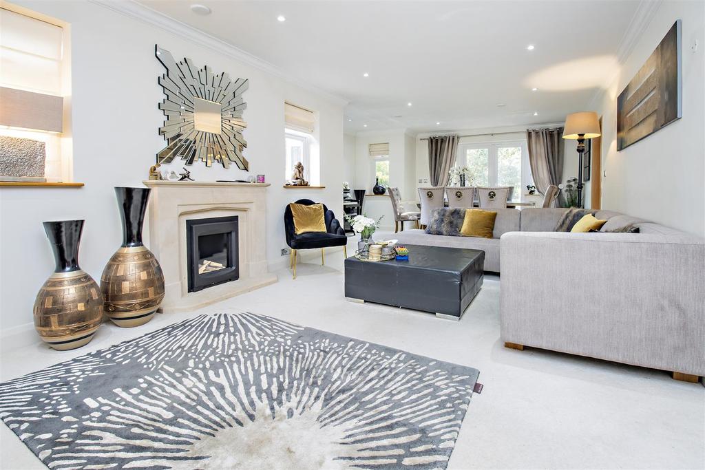 Williams Way, Radlett, Hertfordshire, WD7 4 bed detached house £1,400,000