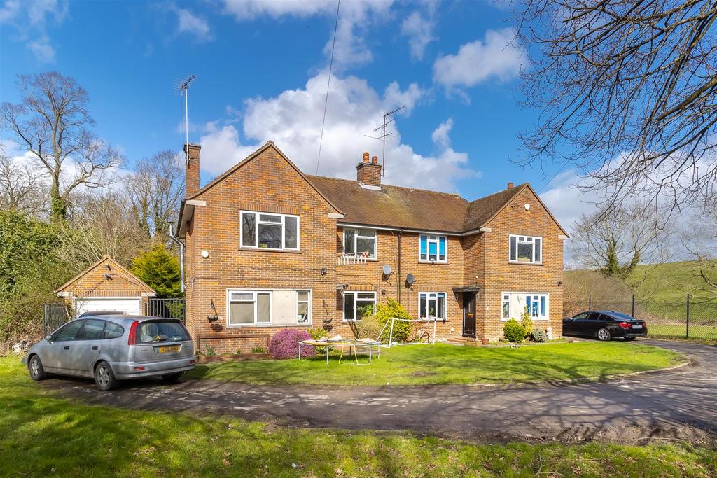 Hilfield Lane, Aldenham, Watford, Hertfordshire, WD25 3 bed detached