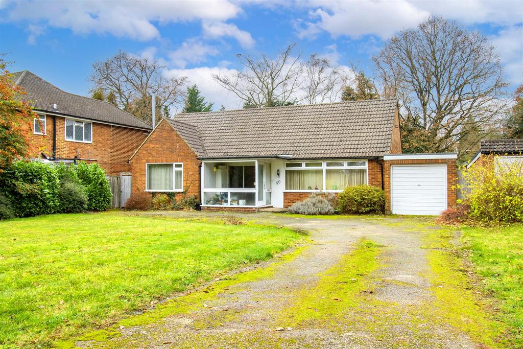 Williams Way, Radlett, Hertfordshire... 3 bed bungalow £950,000
