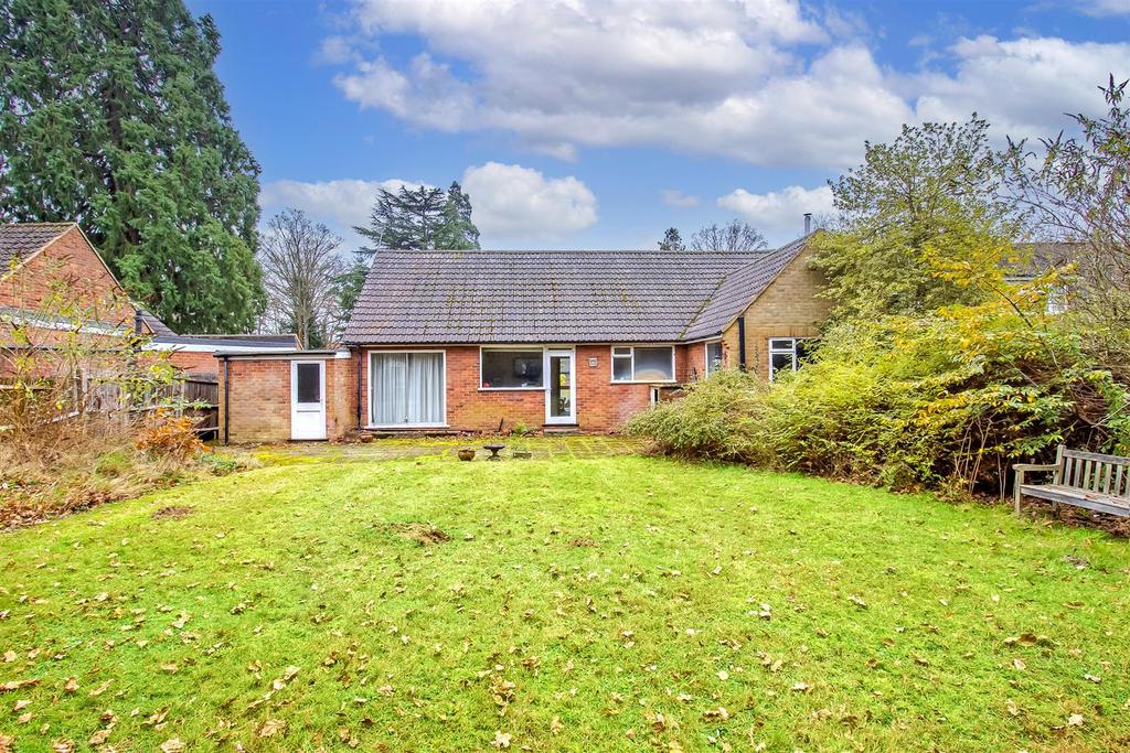 Williams Way, Radlett, Hertfordshire... 3 bed bungalow £950,000