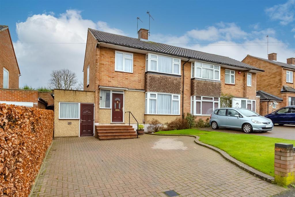 Bullhead Road, Borehamwood, Hertfordshire, WD6 3 bed detached house £550,000
