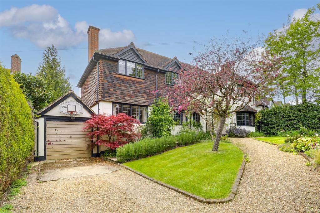 Aldenham Avenue, Radlett, Hertfordshire, WD7 5 bed detached house £