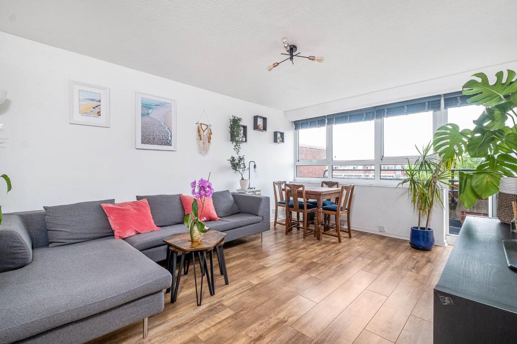 Goulden House, Bullen Street, London, SW11 1 bed flat £350,000