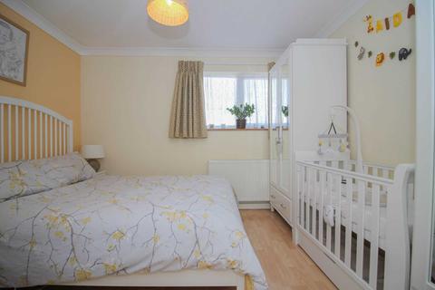 2 bedroom flat for sale - Champneys, Upper Hitch, Carpenders Park