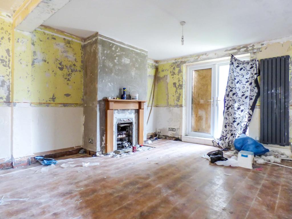 Burnside, Bedlington, Northumberland... 3 bed semidetached house £39,000