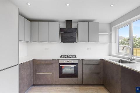 5 Tolworth Gardens, Romford, RM6 5TJ