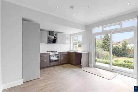 5 Tolworth Gardens, Romford, RM6 5TJ