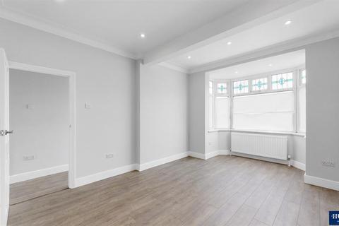 5 Tolworth Gardens, Romford, RM6 5TJ