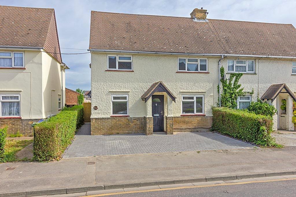 Chilton Avenue, Sittingbourne, ME10 3 bed semidetached house £1,400