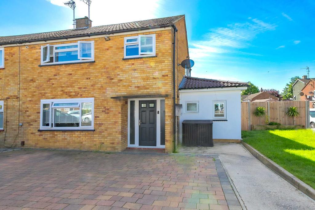 Somerset Close, Bletchley 3 bed semidetached house £325,000