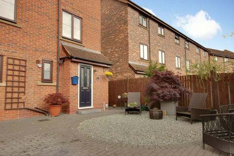 3 bedroom end of terrace house for sale - Gillyon Close, Beverley HU17 0TW