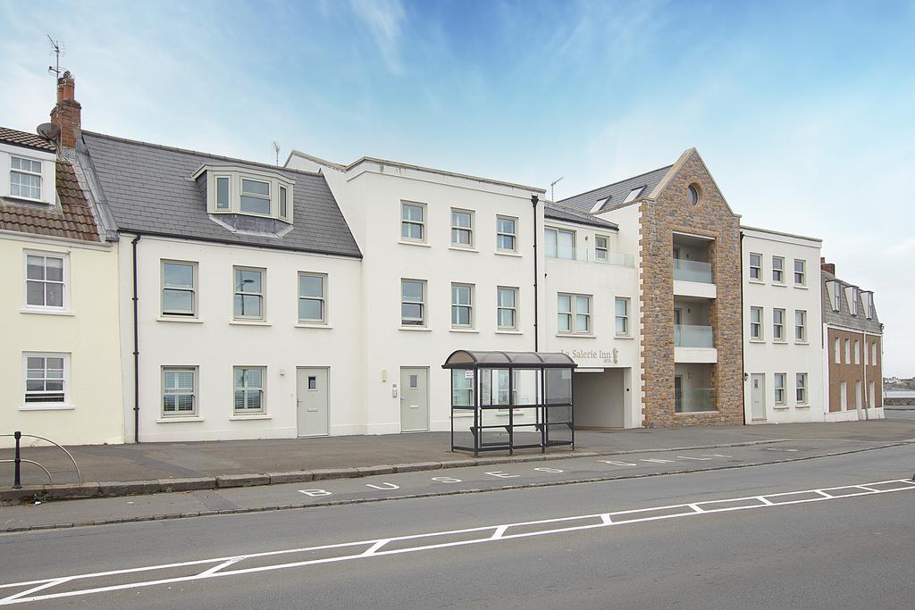 Glategny Esplanade, St Peter Port, Guernsey, GY1 2 bed apartment for