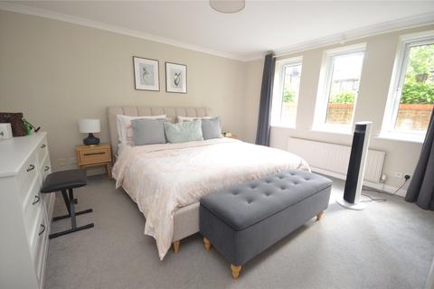 2 bedroom apartment for sale - Fairholme Gardens, Farnham, Surrey, GU9