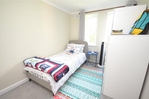 2 bedroom apartment for sale - Fairholme Gardens, Farnham, Surrey, GU9