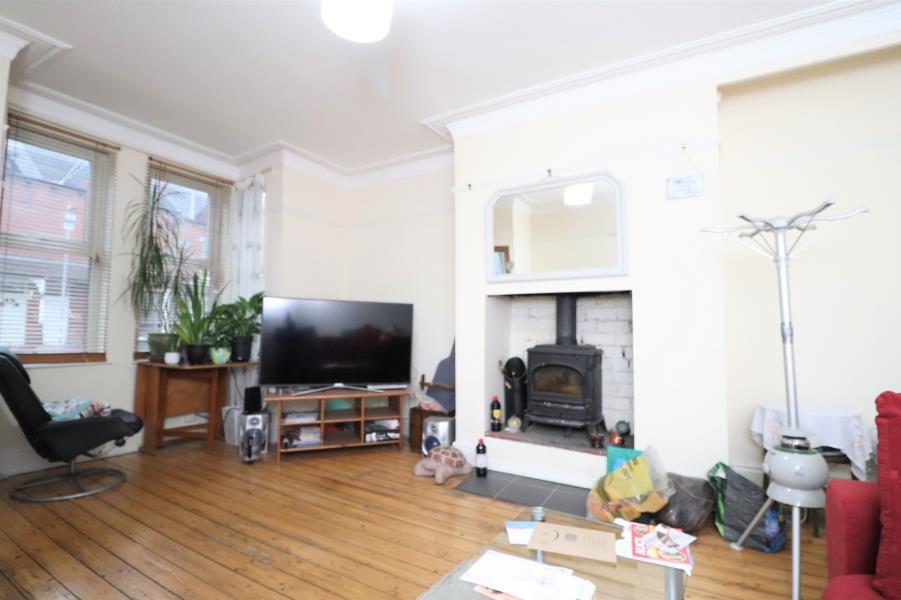 St Ives Mount, Leeds, West Yorkshire... 2 bed terraced house £775 pcm