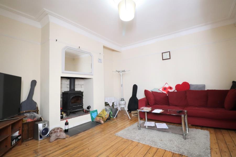 St Ives Mount, Leeds, West Yorkshire... 2 bed terraced house £775 pcm