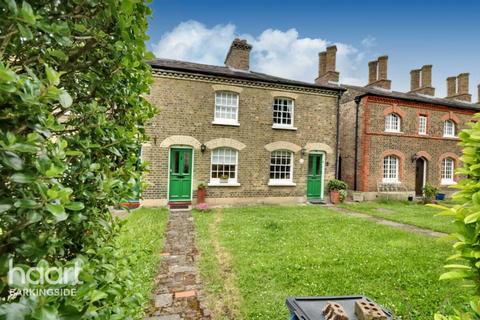 2 bedroom cottage for sale - Sandringham Gardens, Barkingside
