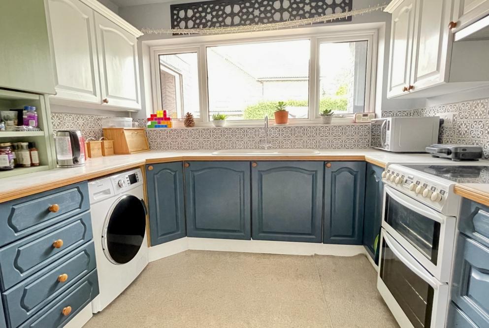 Edwina Close, Ringwood, BH24 1SY 2 bed bungalow for sale £480,000
