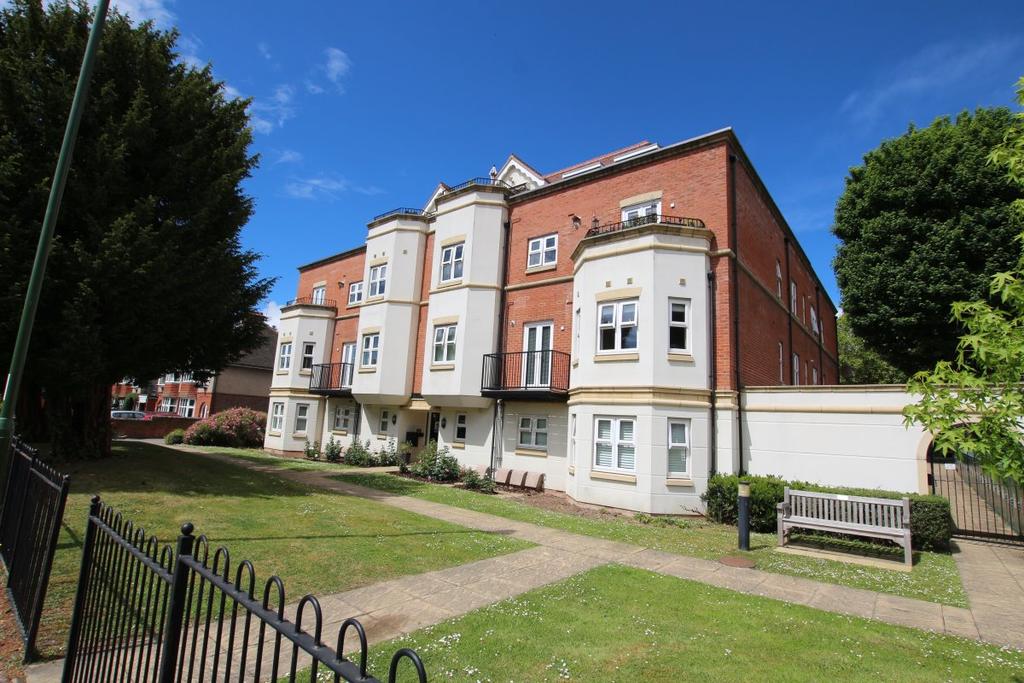 Northbrook Court, Horsham 2 bed apartment £1,400 pcm (£323 pw)