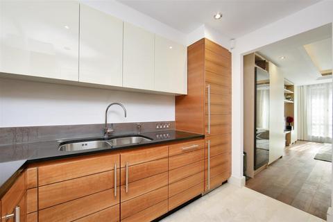 2 bedroom flat for sale, LANCELOT PLACE, London, SW7