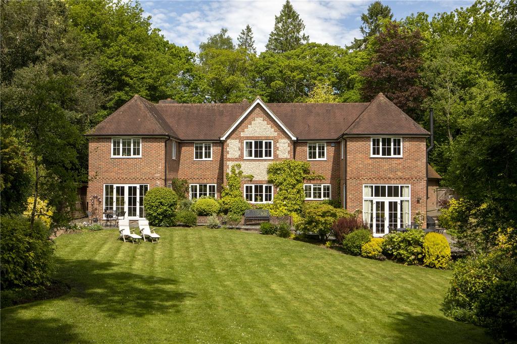 Bucklebury Alley, Cold Ash, Thatcham, Berkshire, RG18 5 bed detached