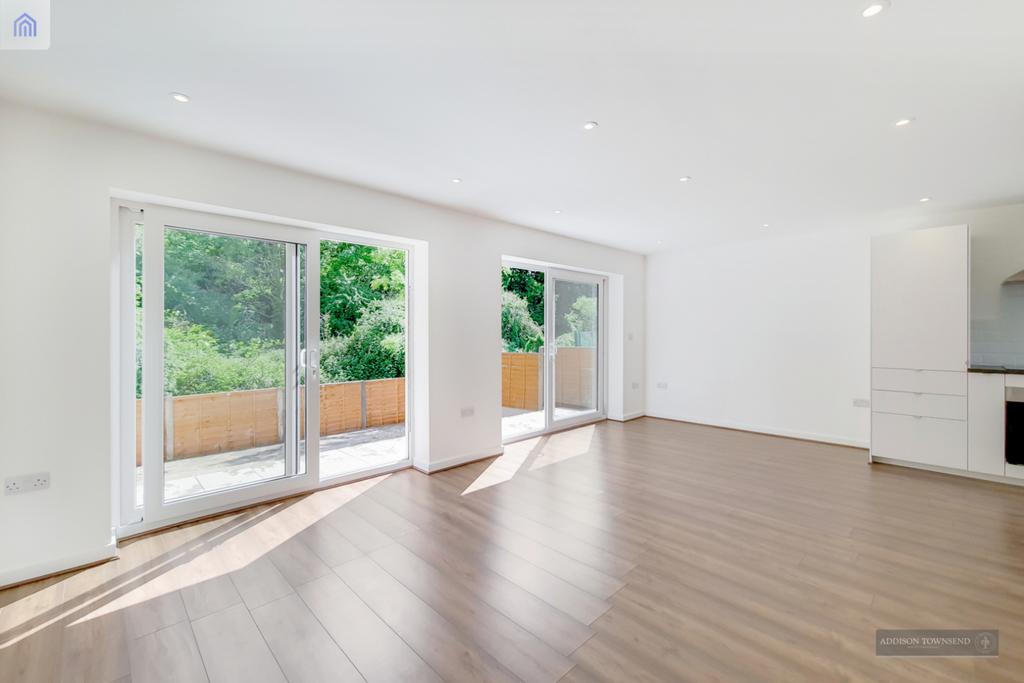 Riverside Place, New Southgate, N11 3 bed end of terrace house £605,000