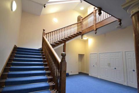 2 bedroom apartment to rent - Queen Alexandra Way, Epsom, KT19 7DW