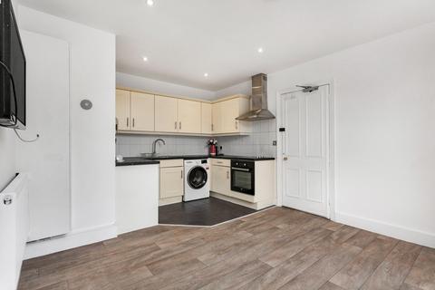 1 bedroom apartment to rent - Hatchlands Road, London, RH1
