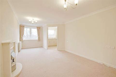 1 bedroom apartment to rent, Oaktree Court, Addlestone Park, Addlestone, Surrey, KT15