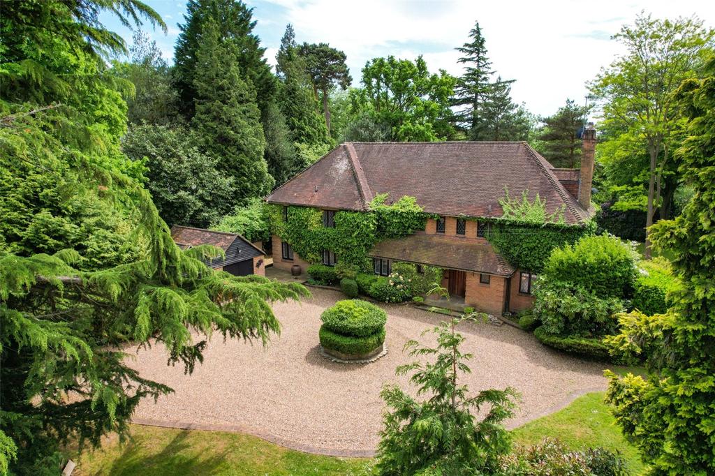 Brooks Close, St Hill, Weybridge, KT13 5 bed detached house