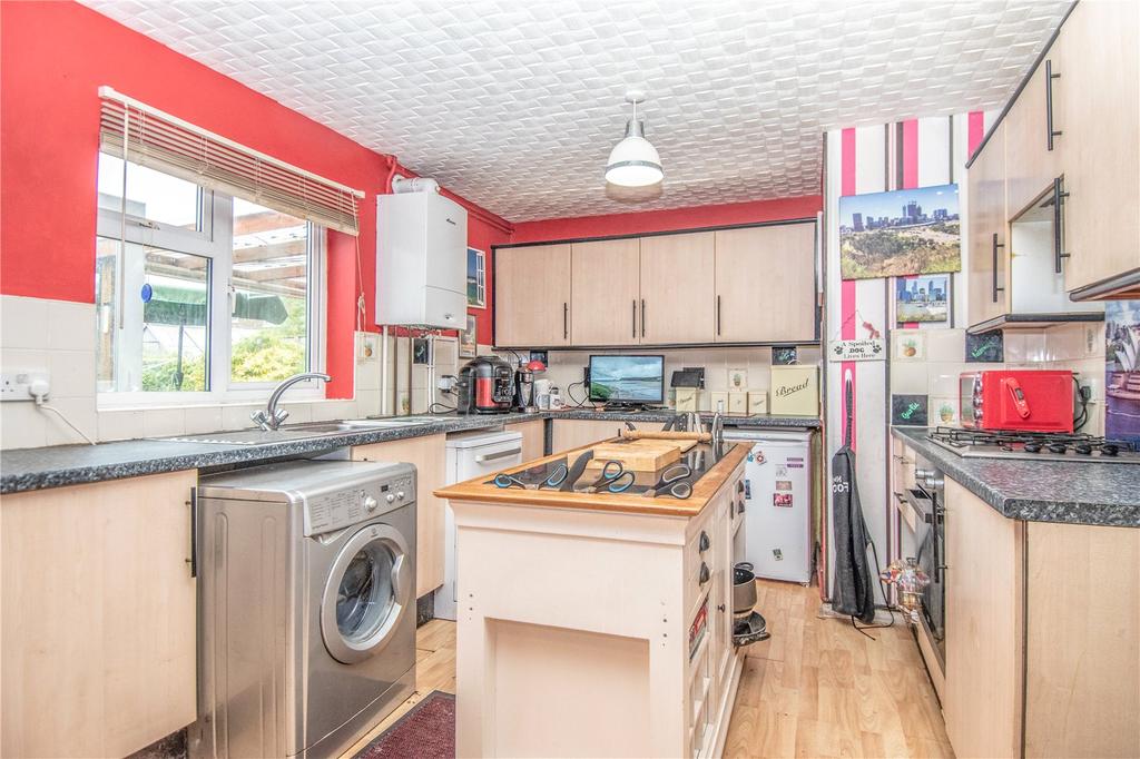 Willow Road, Bromsgrove... 3 bed semidetached house £235,000