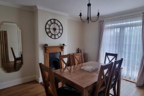 4 bedroom semi-detached house for sale - Grosvenor Crescent, Leicester, Leicestershire, LE2